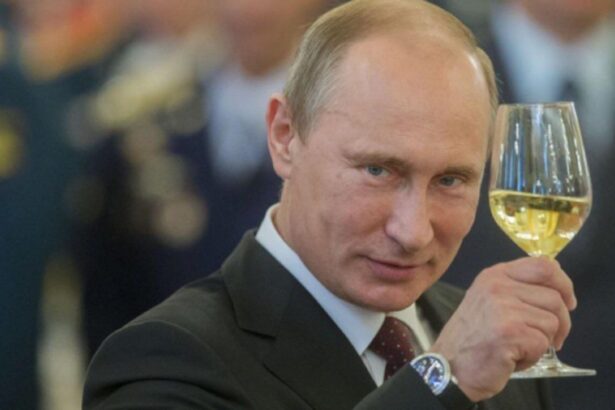 cat de inalt este vladimir putin detaliul surprinzator despre liderul de la kremlin 68e56f85e60e4