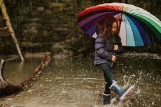 cod rosu de ploi abundente si viscol romania intra sub avertizari meteo extreme anm a emis coduri portocalii si galbene in rafala 68de2924471c5