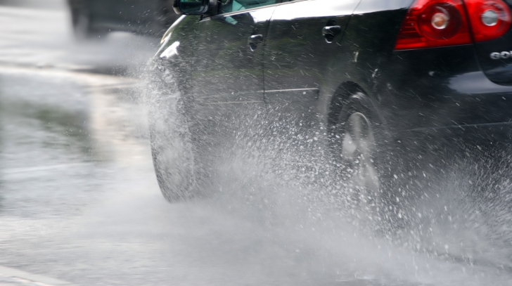 cod rosu de ploi ce este acvaplanarea cum trebuie sa franezi daca e apa pe sosea video 68e6503499372