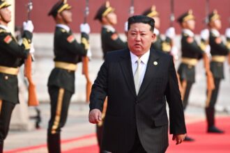 coreea de nord a iesit la vanat de silicoane agentii lui kim jong un au primit sarcina de a identifica persoanele cu implanturi mamare 68dfb699de083