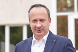 deputatul adrian caciu sustine ca achizitia de autoutilitare facuta de cancelaria prim ministrului este ilegala 68e2b173abcf7