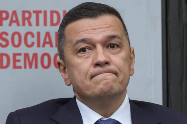 gestul lui sorin grindeanu fata de titus corlatean dupa retragerea acestuia din cursa pentru sefia psd vreau sa faca parte din echipa mea 68fbb55fd3cd1