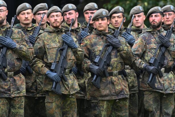 inca o tara europeana introduce stagiul militar obligatoriu aproape 350 000 de persoane sunt eligibile 68e3d41315b36