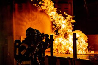 incendiu urias intr un bloc de 10 etaje 4 persoane si au pierdut viata in lyon 68f5f83f318c5