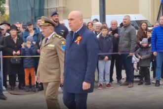 ireal bolojan primit cu covor rosu si imnul prezidential la oradea 68eb9f5d8f589