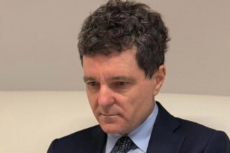 nicusor dan oamenii sa stea calmi suntem mai puternici decat rusia video 68fa663a59bdf