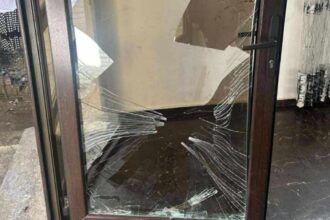 politist din teleorman ranit dupa ce a distrus usa unei locuinte din alexandria era in timpul liber ipj a deschis o ancheta interna 68e80914dadea