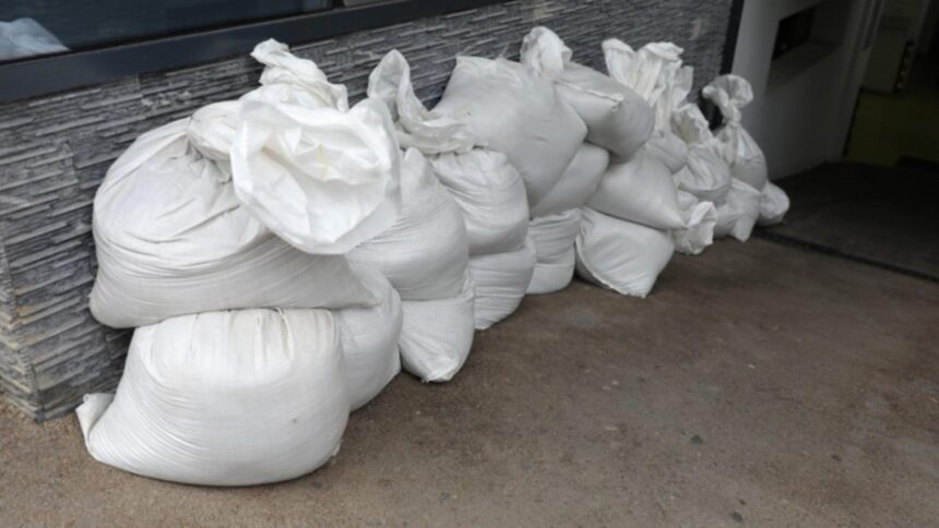 reactia primariei constanta dupa ce mai saci cu nisip pusi impotriva inundatiilor au fost furati nu sunt bunuri comune la cheremul cetatenilor 68e786f28d86d