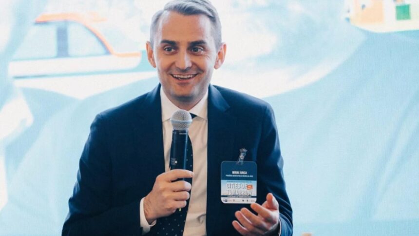 seful cancelariei lui bolojan se lauda ca a facut economie pe seama soferilor de la guvern cum explica faptul ca el are in continuare sofer si masina de serviciu 68dfb19e5ce3e