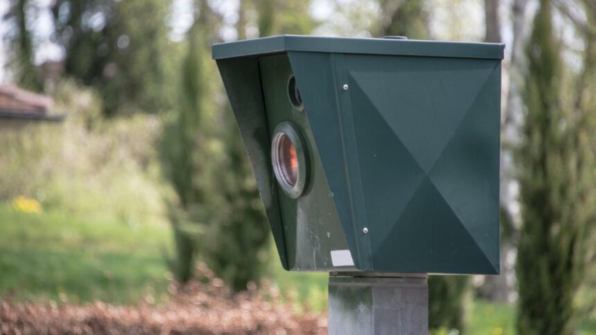 un olandez a fost prins de radar de 16 ori intr o singura zi pe acelasi drum in timp ce mergea sa cumpere benzina mai ieftina cutia postala era plina 68e6b5718a085