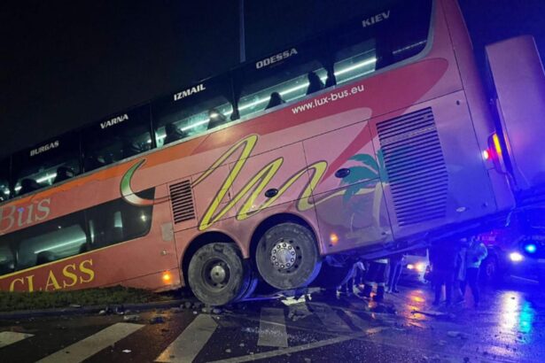 accident grav la baldovinesti judetul braila un autocar plin cu turisti s a rasturnat 69237481aea34