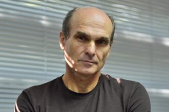 cristian tudor popescu da de pamant cu bolojan tine romanii in strada si se intalneste cu spagarii 690f115b2f8c2