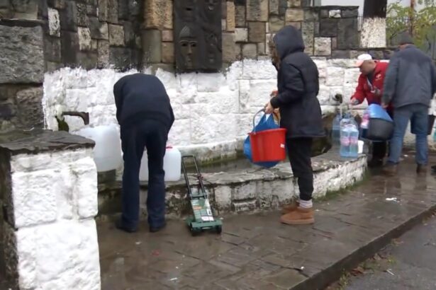 criza de apa potabila din prahova dupa aproape 4 zile statul s a gandit la sinistrati si le da apa de la rezerva strategica 692c78f517ebe