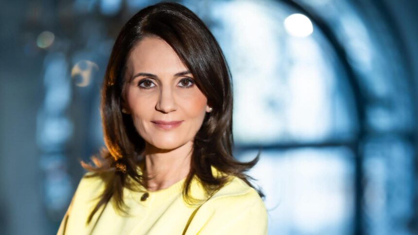 podcasturile realitatea ceva n plus anca alexandrescu despre lectia de viata mostenita de la tatal sau trebuie sa dam inapoi din sansa primita 69203e3e57fad