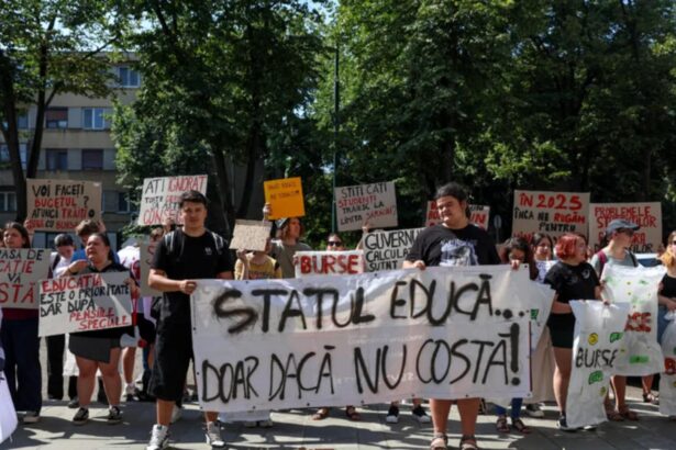 profesorii il fac praf pe nicusor dan dupa declaratia soc aparare da dar nu pe banii elevilor 692056bec1e66