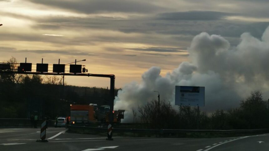 trafic restrictionat pe autostrada soarelului dupa ce un tir a luat foc la fetesti foto video 69280152514b6