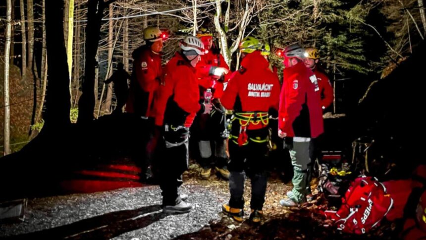 turist epuizat si hipotermic ratacit in muntii bucegi ampla operatiune de cautare a sa in apropierea lacului tiganesti fotovideo 69242b596545d