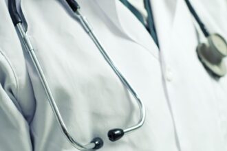 un medic stomatolog a fost retinut dupa ce ar fi agresat sexual o tanara venita la un interviu acelasi barbat este cercetat si intr un alt dosar 6927494f78b0d