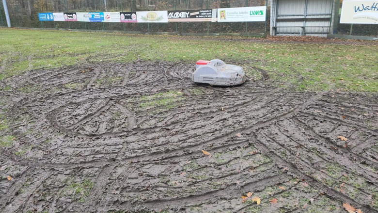 un robot de tuns gazonul a distrus terenul unui club din germania 6925fd7f4c263