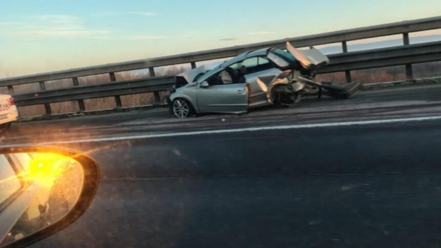 accident in lant pe autostrada bucuresti pitesti patru masini s au ciocnit trei persoane au ajuns la spital foto 693e6515ec882