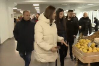 anca alexandrescu din nou printre oameni ce a cumparat de la piata video 6932d06429a41