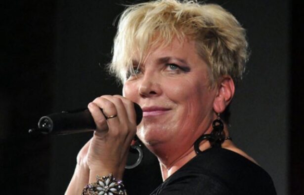 artista silvia dumitrescu apel din suflet pentru romani cu ocazia zilei nationale iubiti romania si ramaneti uniti 692dbfff3cd99