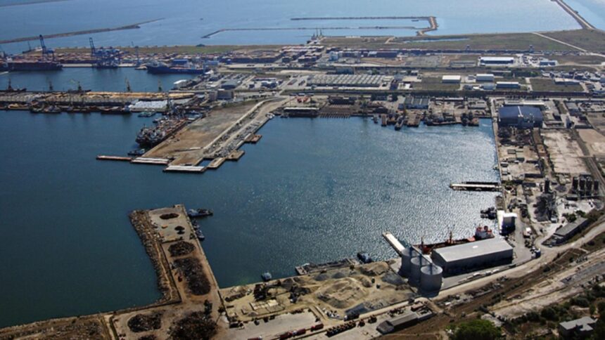 austeritate numai la privat portul constanta a angajat 27 de persoane iar cheltuielile au crescut cu 15 milioane de lei 692d996431ae7