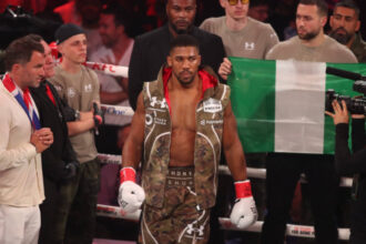 boxerul anthony joshua a fost ranit intr un accident rutier grav in nigeria doua persoane au murit 6953f7cae77f2