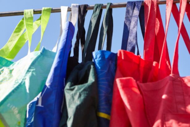 cand devine punga cu pungi problema psihologica specialistii spun ce se ascunde sub dorinta de a pastra pungile si borcanele goale pentru orice eventualitate 694420bcc9afb