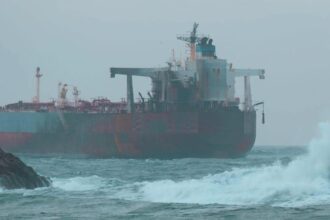 cearta pe petrolierul esuat in marea neagra parte din flota fantoma a lui putin bulgarii ii acuza pe turci nu este normal 693466cea6a96