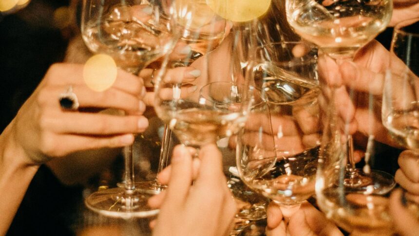 cele mai bizare traditii si superstitii de revelion la nivel global obiceiuri ciudate care aduc noroc 6954c66782ef0