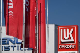 co proprietarul celui mai mare site porno din lume s a oferit sa cumpere activele lukoil 6930563088170