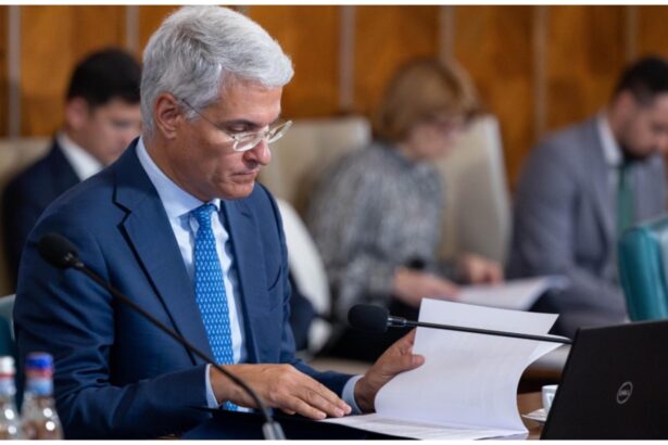 conflict de interese in guvernul lui bolojan dragos paslaru isi da singur contracte lui 6941355dd63a9