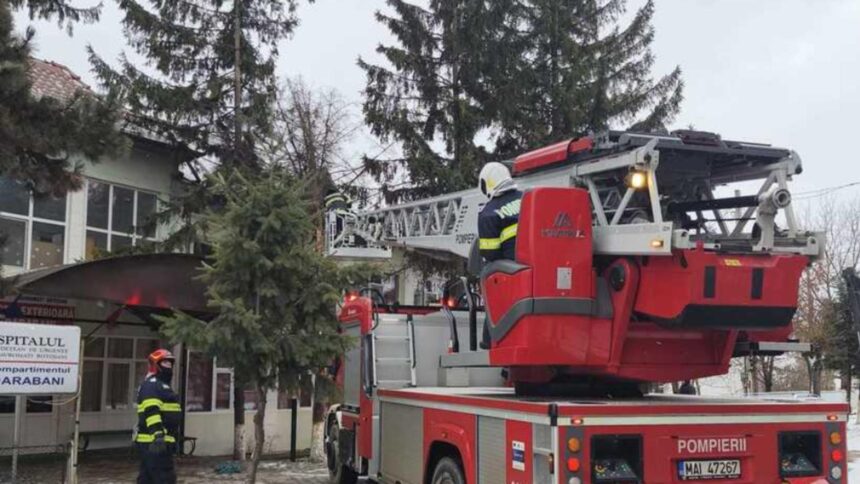 copac cazut pe acoperisul unui spital autoritatile au intervenit de urgenta 69511807a21d9