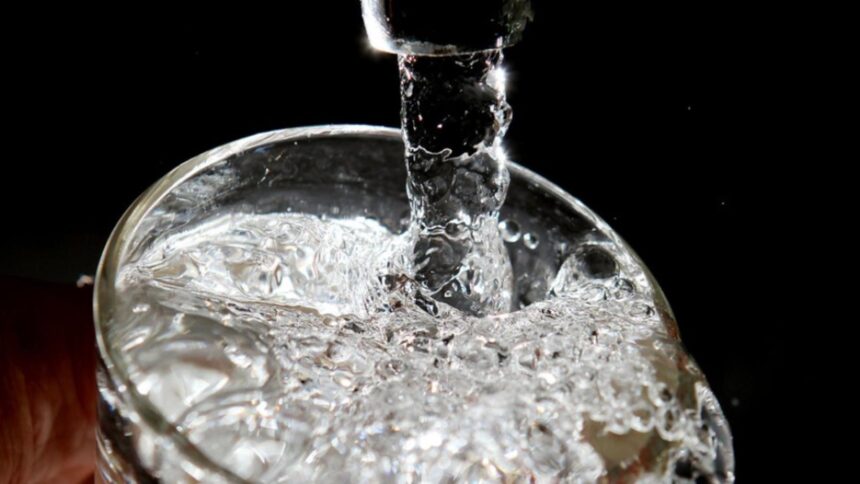 criza apei din prahova si dambovita apa potabila din rezervele de stat pentru localitatile ramase fara alimentare anuntul igsu 692fdff66df72