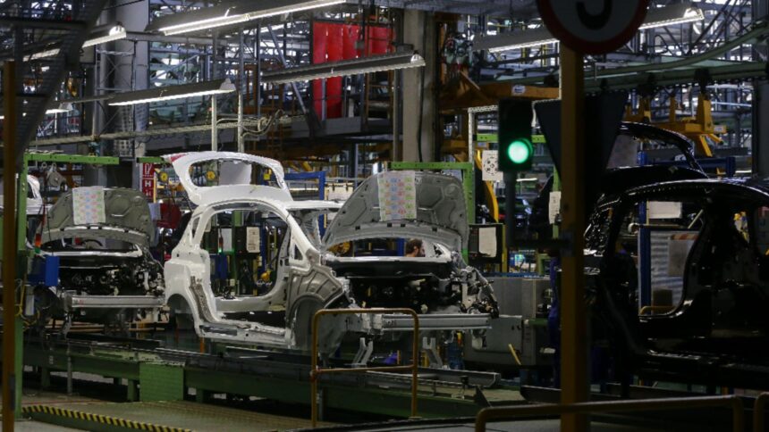 criza majora in industria auto fostul sef stellantis prezice inchiderea a 10 fabrici europene din cauza politicilor ue 693c74a2445d4