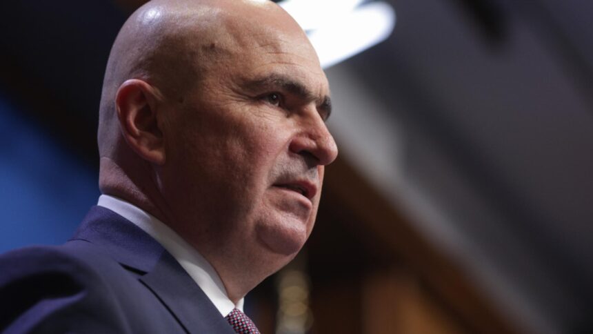 cum s a prabusit mitul salvatorului bolojan romanii nu mai cred premierul sfidarii nationale a promis reforma dar a taiat de la saraci 692da2d1188ea