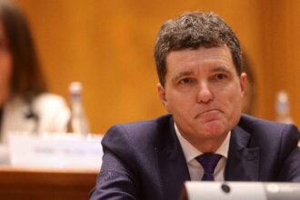 doi fosti judecatori ccr il acuza pe nicusor dan de incalcarea constitutiei pentru clipul electoral cu drula de la cotroceni ce poate pati presedintele 69317c3a6984f