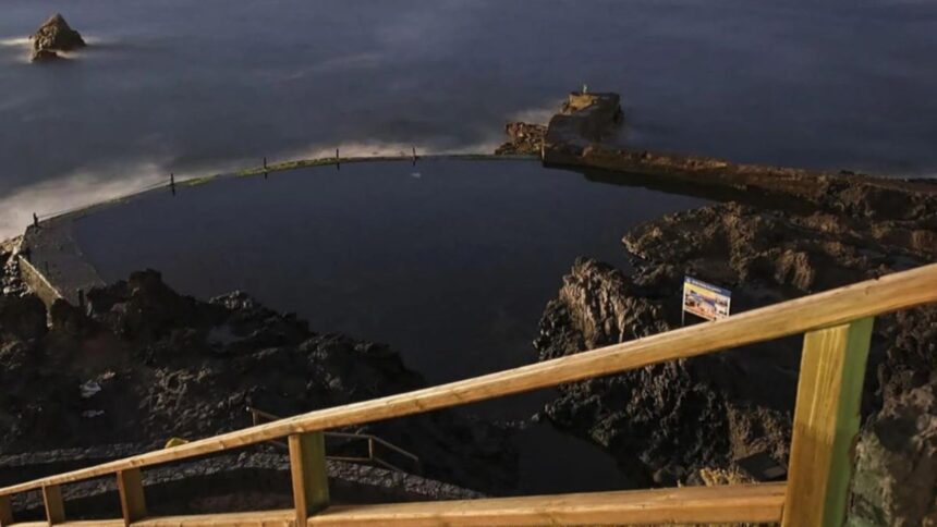 doi romani au murit in tenerife dupa ce un val urias i a izbit de stanci si i a tras in ocean video 6936dd502c017