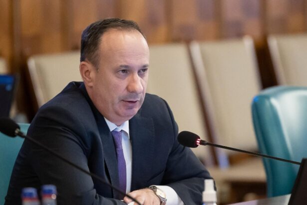 fostul ministru al finantelor adrian caciu ironizeaza revolta tardiva a unor magistrati cu 40 000 de lei pensie 69495f12889a8