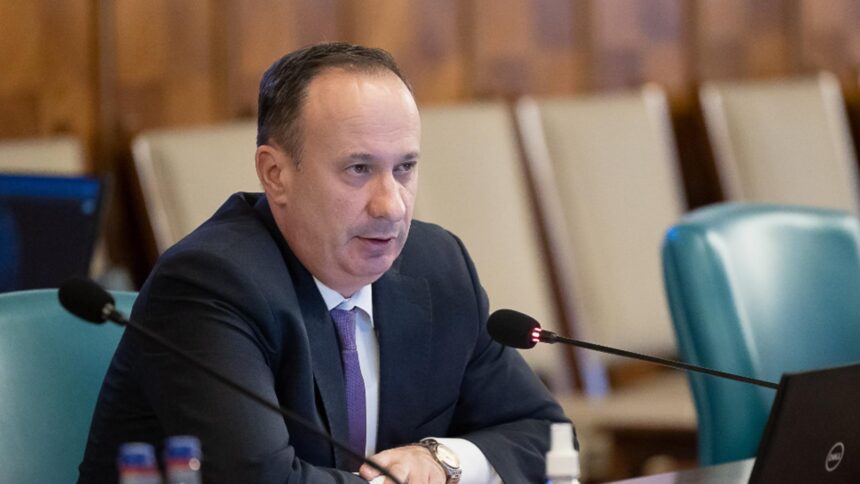 fostul ministru al finantelor adrian caciu ironizeaza revolta tardiva a unor magistrati cu 40 000 de lei pensie 69495f12889a8