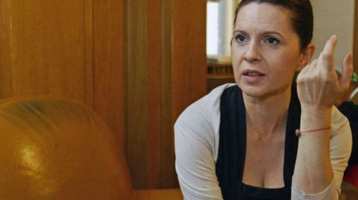 hackerii au spart contul de whatsapp al noii sefe tvr adriana saftoiu ce mesaj bizar au primit cunoscutii acesteia 6940288792e2e