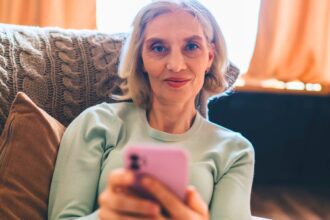 if your mom texts these 11 phrases she probably feels lonely and needs your attention 693992e83596b