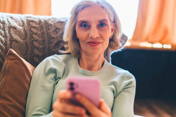 if your mom texts these 11 phrases she probably feels lonely and needs your attention 693992e83596b