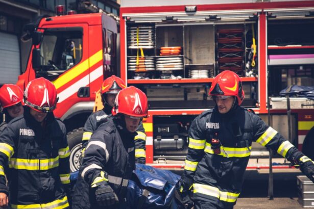 incendiu intr un apartament din targoviste un barbat a suferit arsuri la brate 11 persoane s au autoevacuat 693fb42df35ea