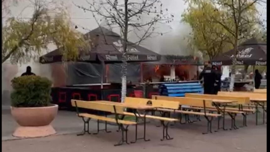 incendiu la o casuta de lemn dintr un targ de craciun din bucuresti totul se putea transforma in cenusa in timp record video 69304b8c265e5