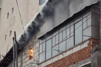 incendiu puternic pe o strada din giurgiu o femeie de 74 de ani evacuata de pompieri 6951067c329a8