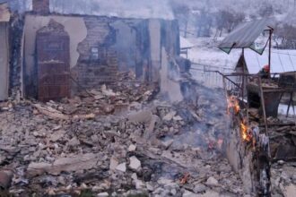 incendiu tragic chiar de craciun o locuinta a fost mistuita de flacari iar pompierii au descoperit posibile resturi umane 694d4b5fe65bf