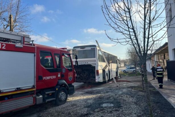incident grav in judetul timis un autobuz in care se aflau 52 de persoane a luat foc 6936e2092405f