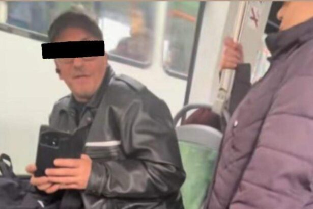 incident revoltator in bucuresti doua eleve hartuite intr un tramvai pentru ca isi faceau temele 692ffbe950062